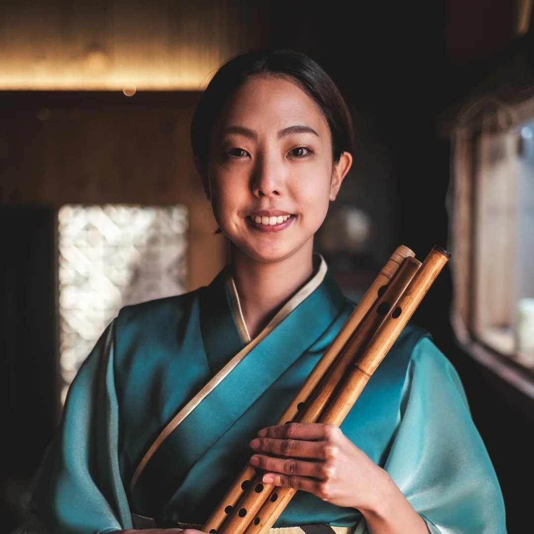 Kazusa N. — portrait holding Shinobue, wearing a teal kimono